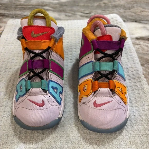 Nike Air More Uptempo Kids Shoes - Picture 2 of 7